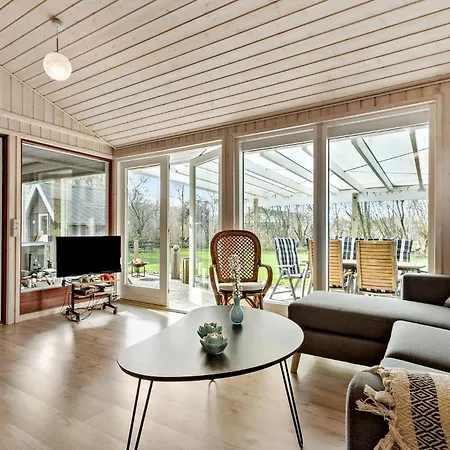 3 Bedroom Awesome In Semesterbostad