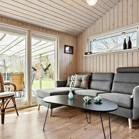 3 Bedroom Awesome In Semesterbostad *